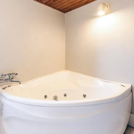 8 Person In Tatil Evi